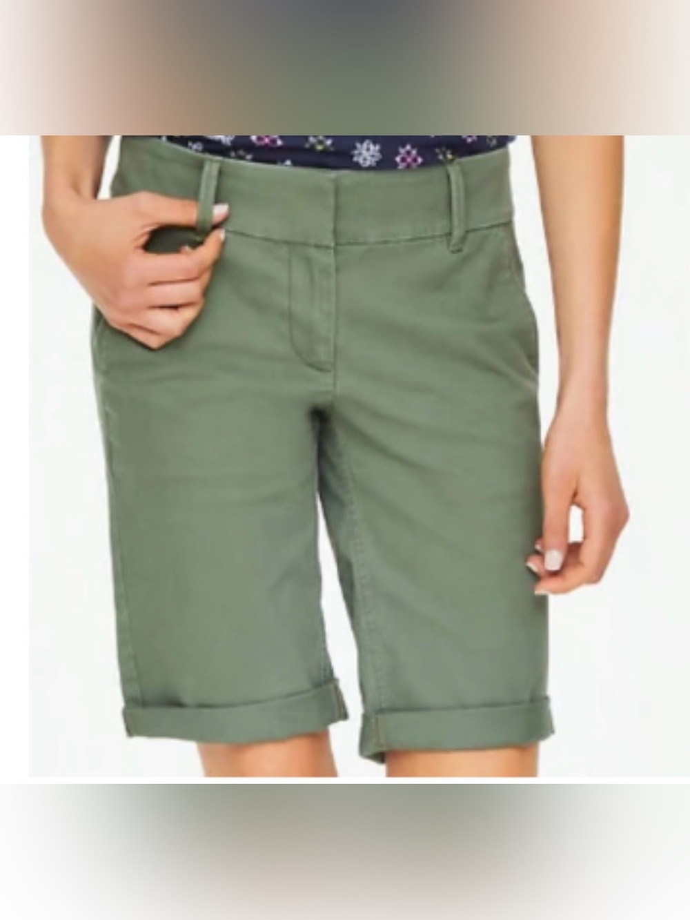 LOFT Women’s Bermuda Roll Shorts in Olive Green. Size 16. NWT